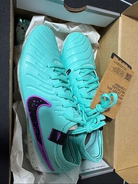 Nike Legend 10 Elite FG Soccer Cleats in Hyper Turquoise and Black